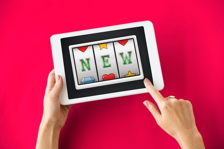 Antarmuka aplikasi mobile surga8 menampilkan menu sportsbook dan live dealer